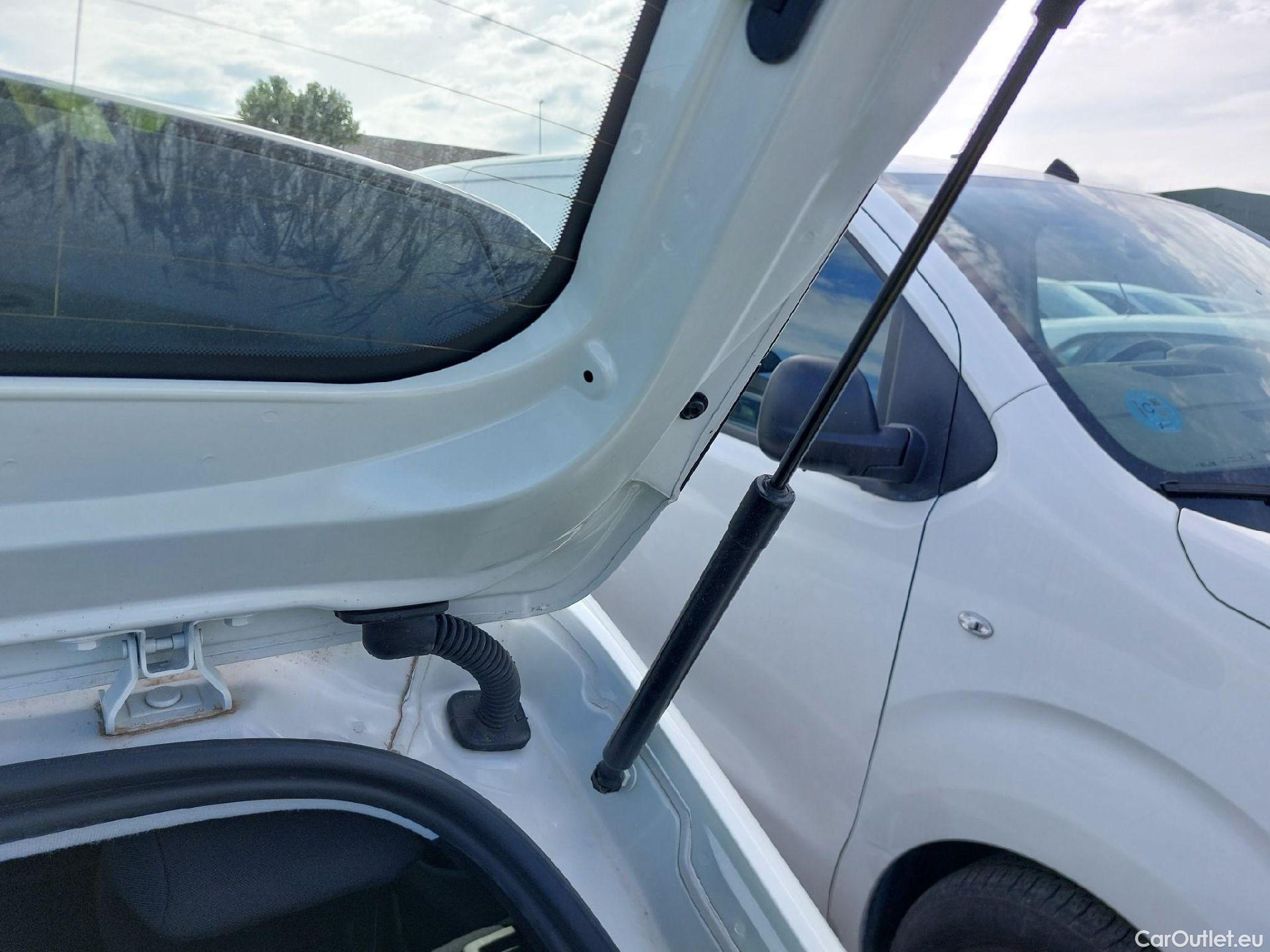  Peugeot  208 PEUGEOT  / 2019 / 5P / berlina con portón BlueHDi 73kW (100CV) Active (CM) #1