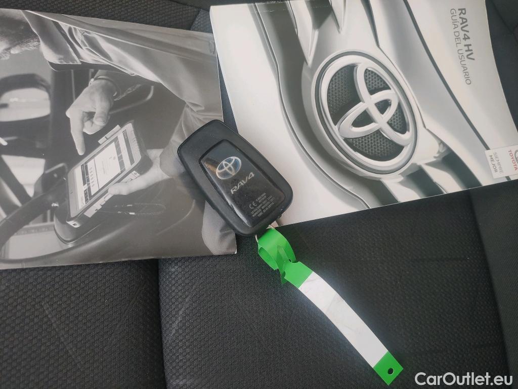  Toyota  RAV4 TOYOTA  / 2018 / 5P / todoterreno 2.5l 220H Advance #2