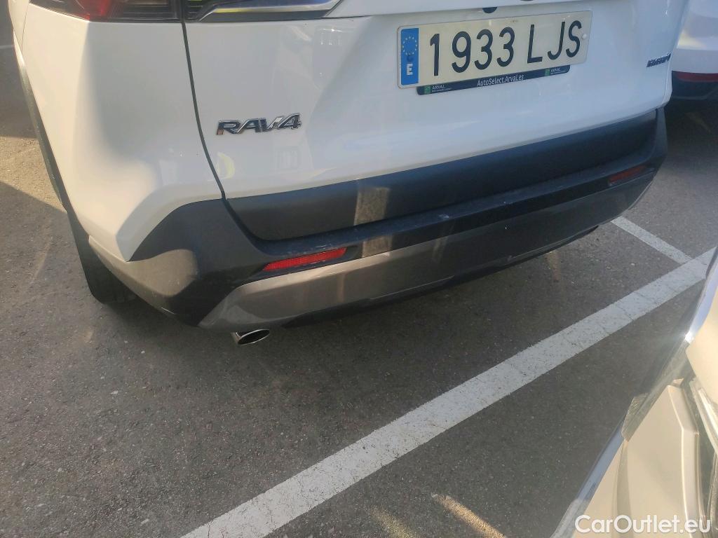 Toyota  RAV4 TOYOTA  / 2018 / 5P / todoterreno 2.5l 220H Advance #26
