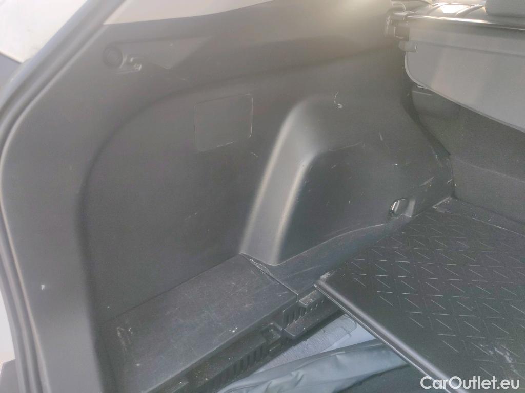  Toyota  RAV4 TOYOTA  / 2018 / 5P / todoterreno 2.5l 220H Advance #18