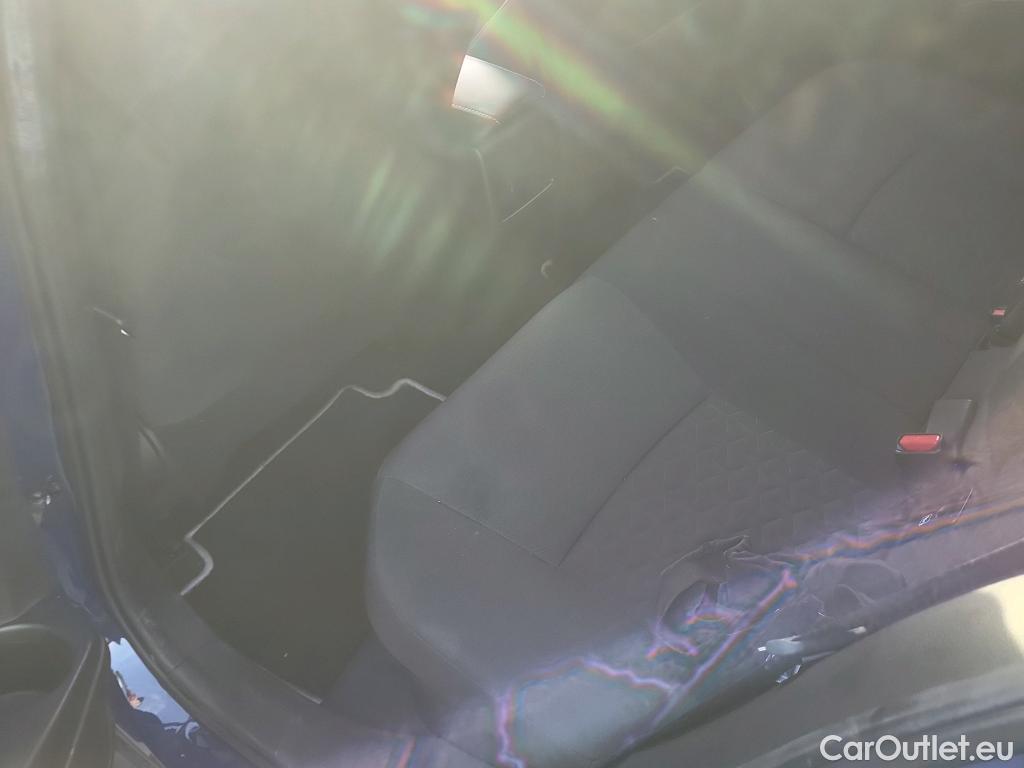  Toyota  Corolla TOYOTA  / 2019 / 5P / berlina con portón 1.8 125H FEEL! E-CVT #16