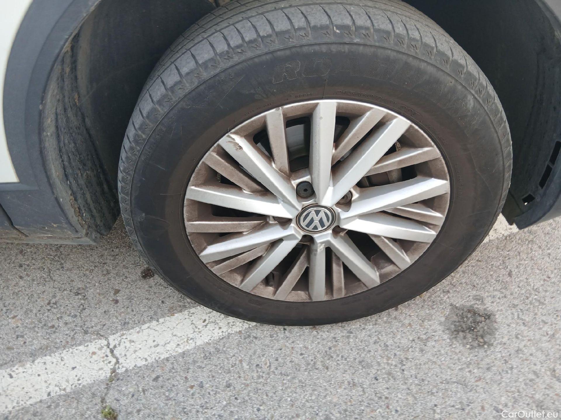  Volkswagen  T-ROC VOLKSWAGEN  / 2017 / 5P / todoterreno Edition 1.6 TDI 85kW (115CV) #48