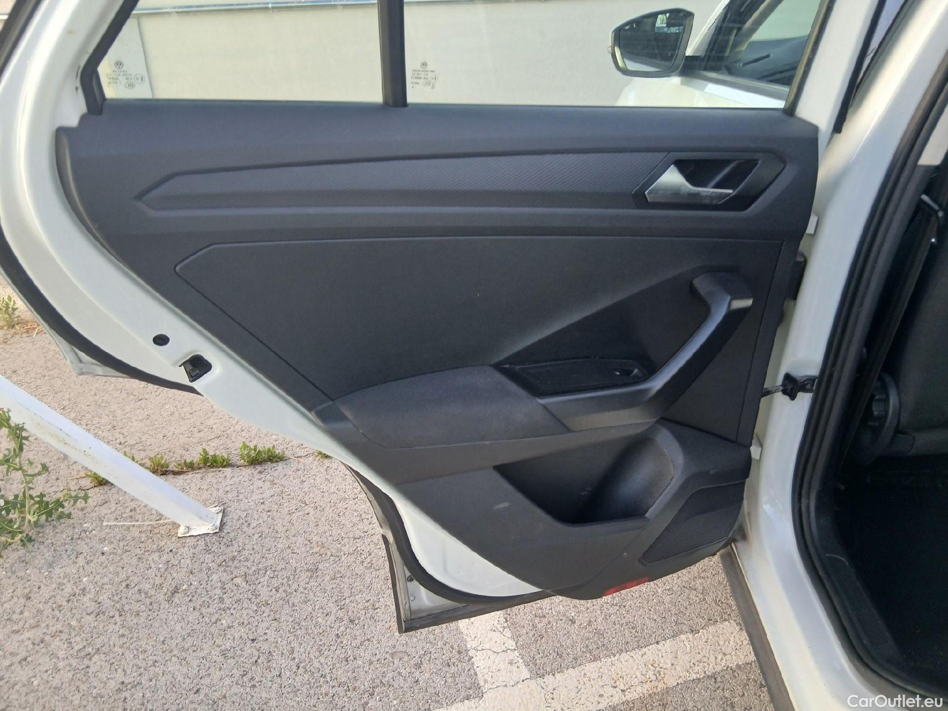  Volkswagen  T-ROC VOLKSWAGEN  / 2017 / 5P / todoterreno Edition 1.6 TDI 85kW (115CV) #26