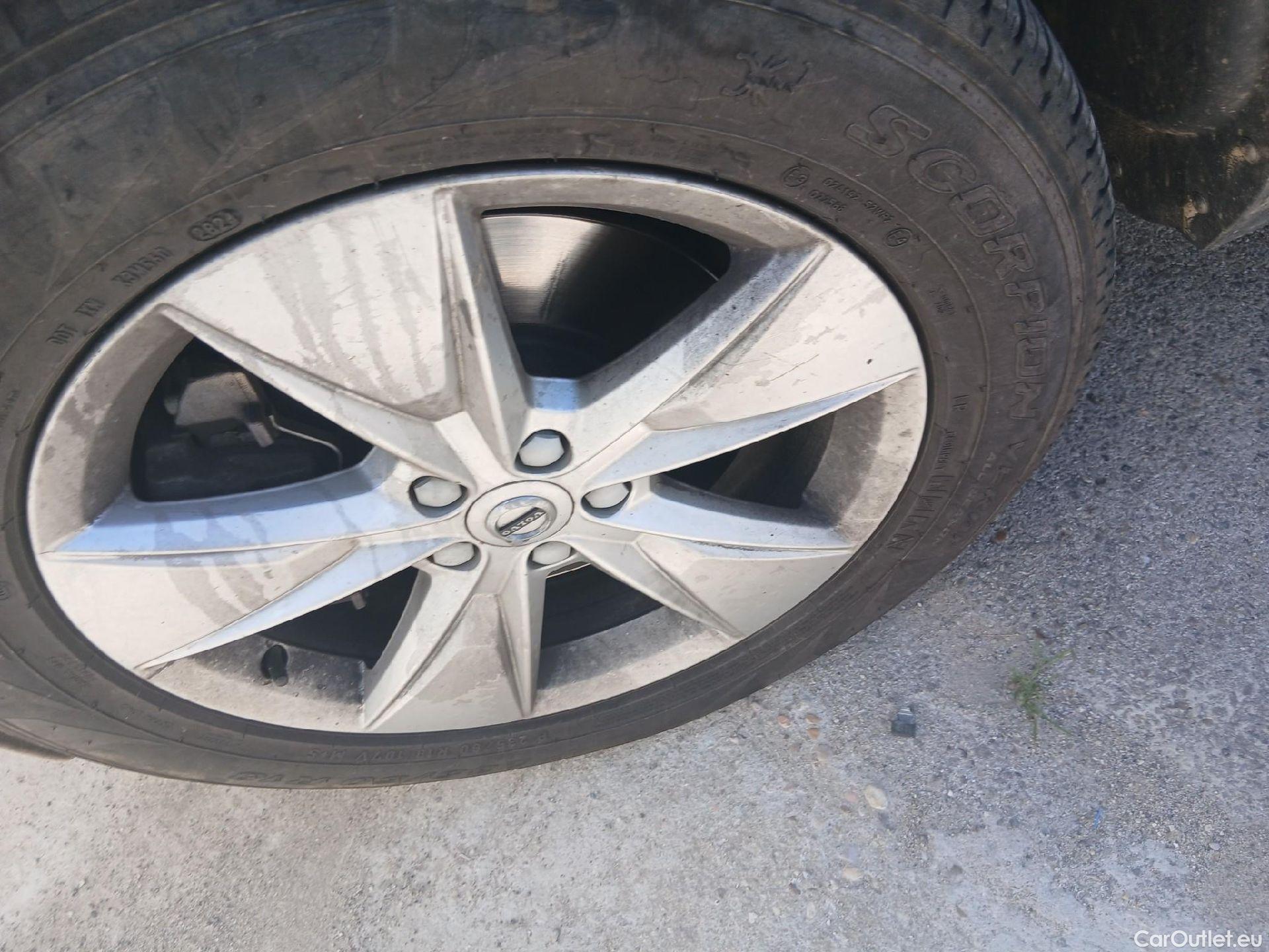  Volvo  XC60 VOLVO  2.0 B4 D Momentum Pro Auto 197 CV #14
