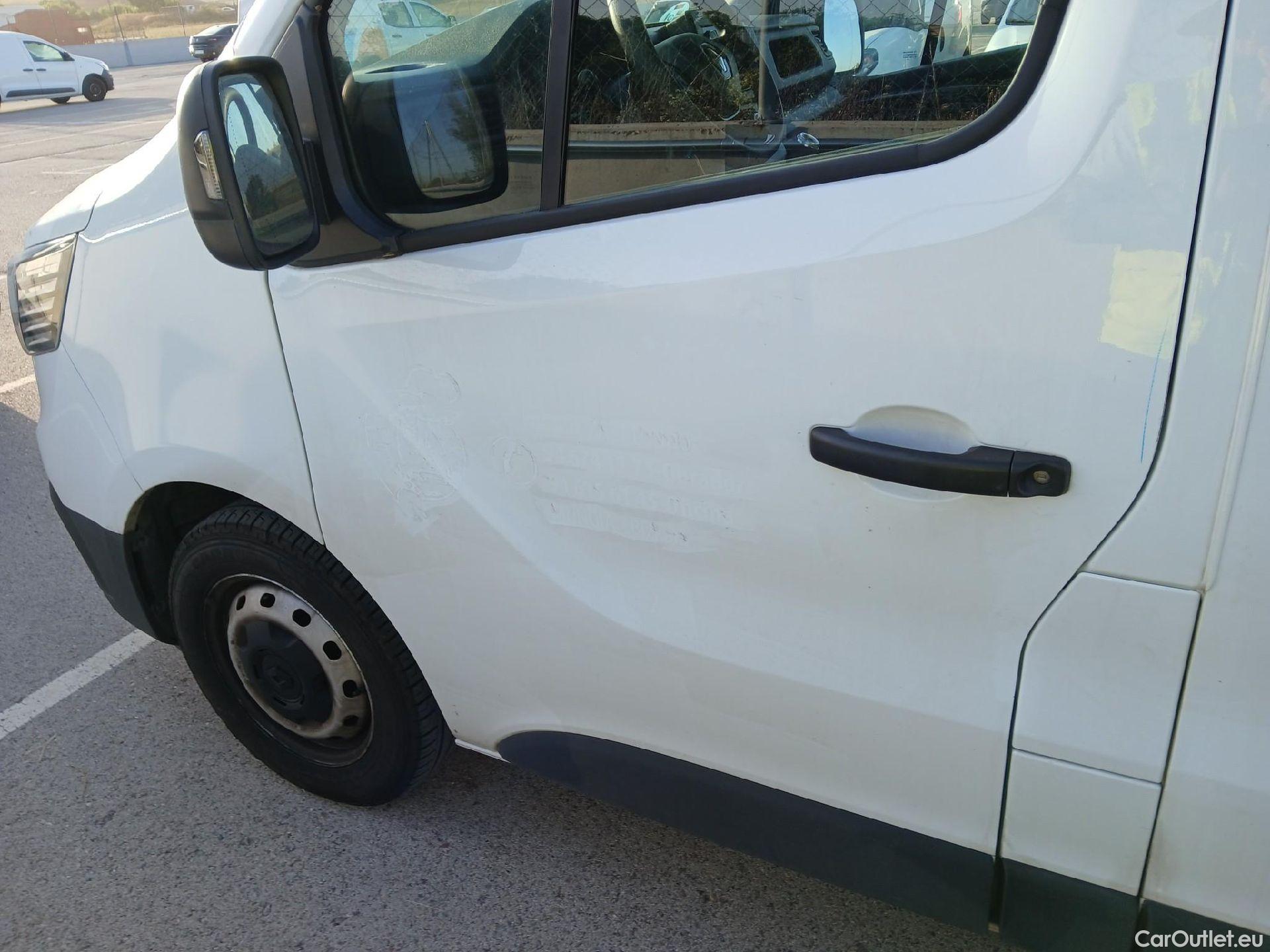  Renault  Trafic RENAULT  / 2021 / 4P / furgón Furgón L1H1 Blue dCi 96 Kw (130 CV) CUA #EQUIPO FRIO + ISOTERMO# #13