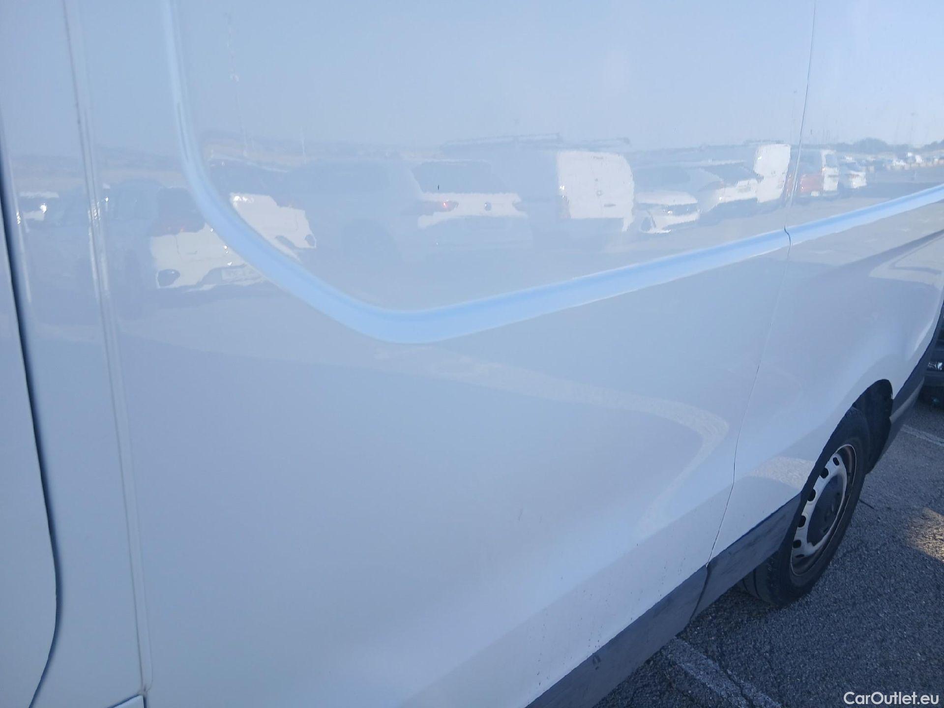  Renault  Trafic RENAULT  / 2021 / 4P / furgón Furgón L2H1 Blue dCi 96 Kw (130 CV) CUA #15