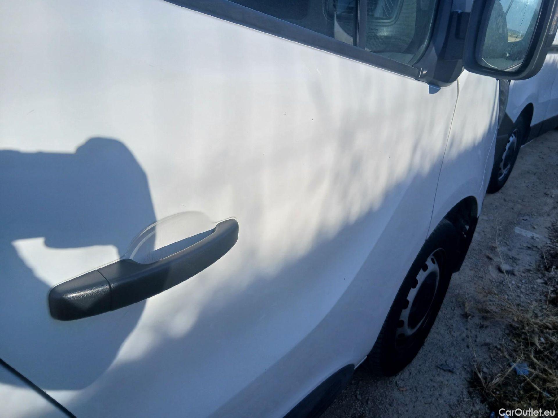  Renault  Trafic RENAULT  / 2021 / 4P / furgón Furgón L2H1 Blue dCi 96 Kw (130 CV) CUA #33