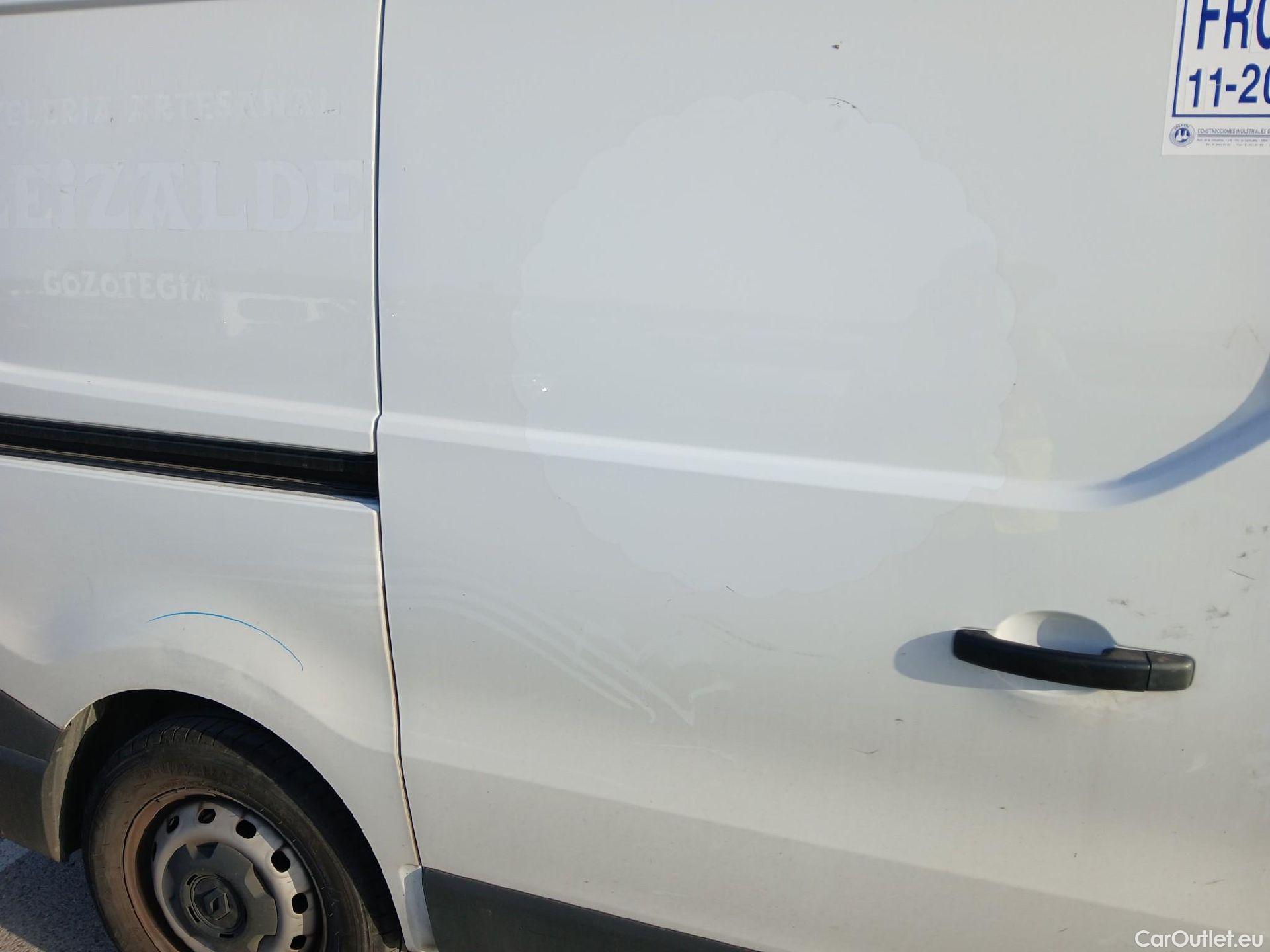  Renault  Trafic RENAULT  / 2021 / 4P / furgón Furgón L1H1 Blue dCi 96 Kw (130 CV) CUA #EQUIPO FRIO + ISOTERMO# #23