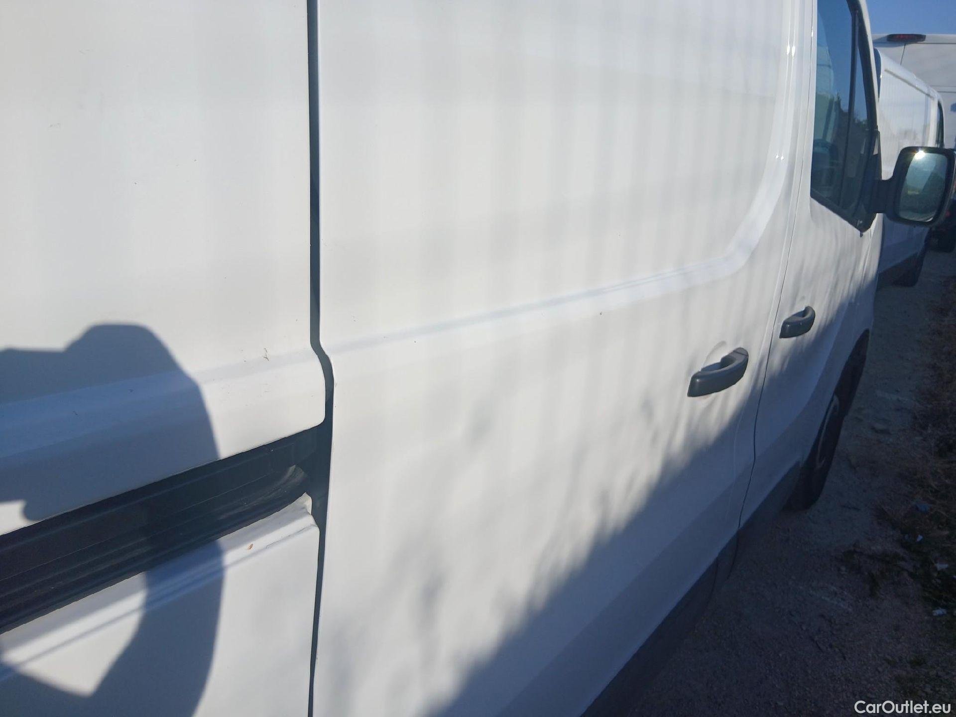  Renault  Trafic RENAULT  / 2021 / 4P / furgón Furgón L2H1 Blue dCi 96 Kw (130 CV) CUA #30