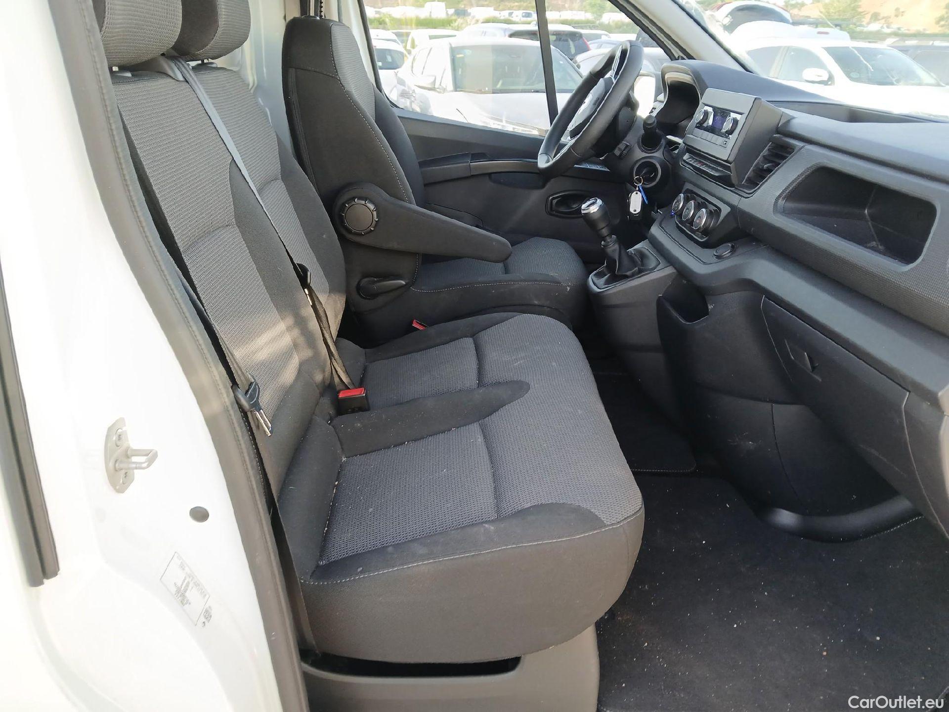  Renault  Trafic RENAULT  / 2021 / 4P / furgón Furgón L1H1 Blue dCi 96 Kw (130 CV) CUA #EQUIPO FRIO + ISOTERMO# #1