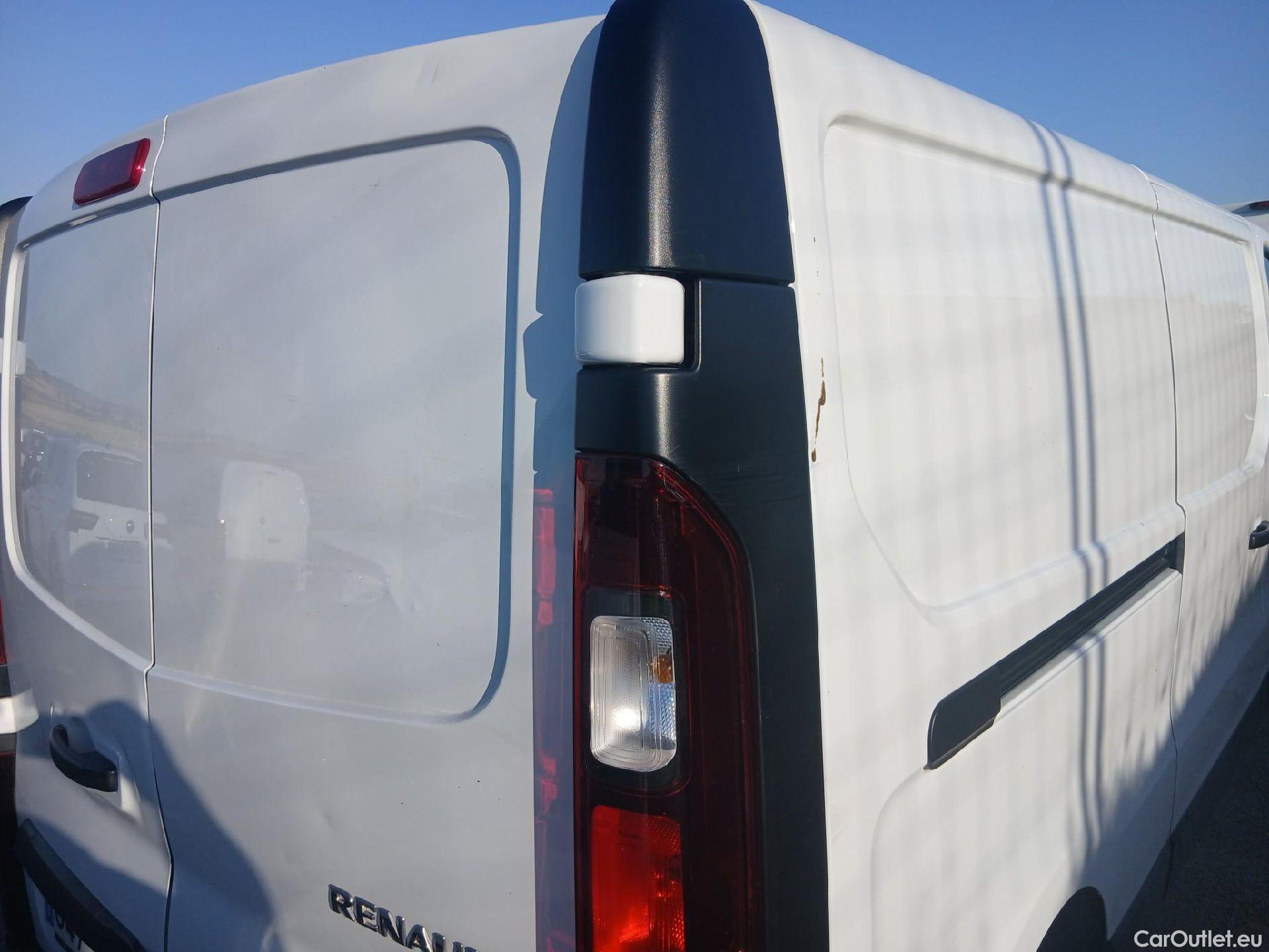  Renault  Trafic RENAULT  / 2021 / 4P / furgón Furgón L2H1 Blue dCi 96 Kw (130 CV) CUA #26