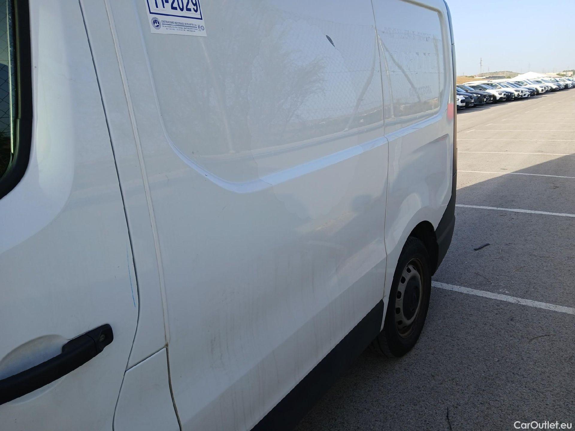  Renault  Trafic RENAULT  / 2021 / 4P / furgón Furgón L1H1 Blue dCi 96 Kw (130 CV) CUA #EQUIPO FRIO + ISOTERMO# #14