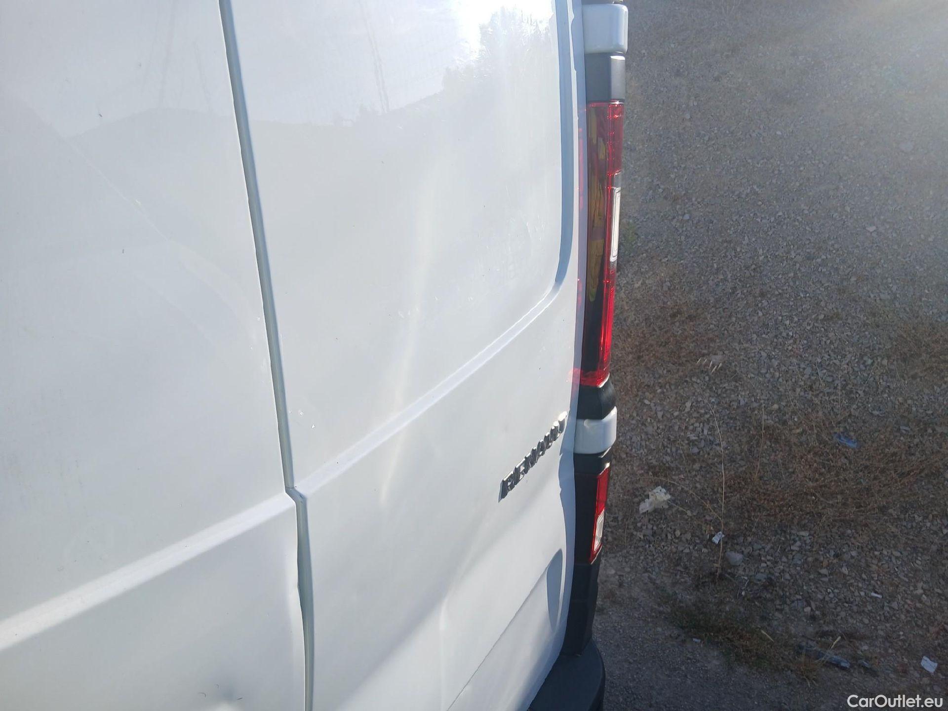  Renault  Trafic RENAULT  / 2021 / 4P / furgón Furgón L2H1 Blue dCi 96 Kw (130 CV) CUA #24