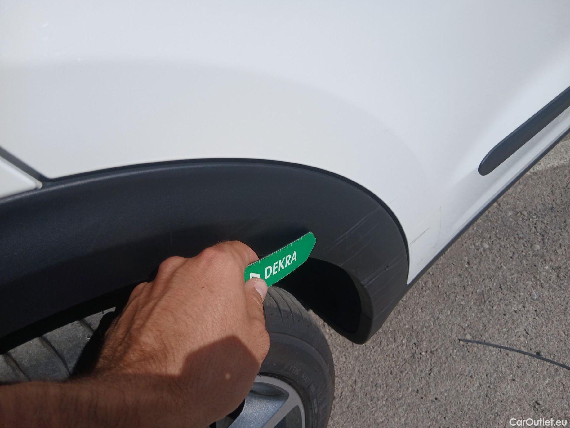  KIA  Niro KIA  / 2019 / 5P / crossover 1.6 GDi HEV 104kW (141CV) Emotion #11