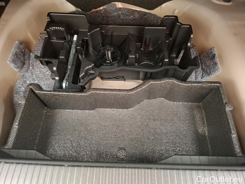  Peugeot  2008 PEUGEOT  / 2023 / 5P / Crossover Hybrid 145 e-DCS6 STYLE(SP) / TRANSFO VP VF #1
