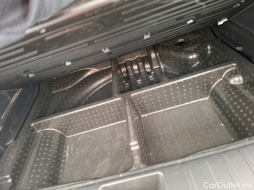  Hyundai  Tucson HYUNDAI  / 2024 / 5P / SUV 1.6 HYBRID 215 INITIA AUTO #5