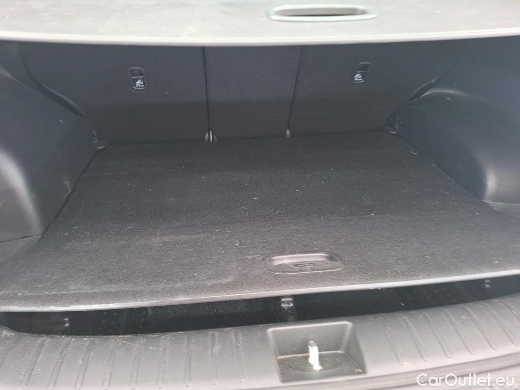  Hyundai  Tucson HYUNDAI  / 2024 / 5P / SUV 1.6 HYBRID 215 INITIA AUTO #8