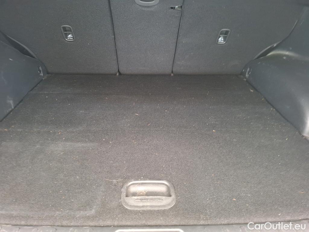  Hyundai  Tucson HYUNDAI  / 2024 / 5P / SUV 1.6 HYBRID 215 INITIA AUTO #4
