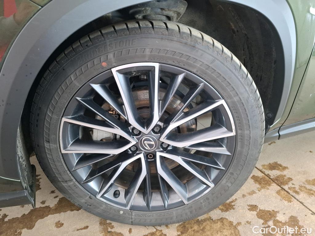  Lexus  NX LEXUS  / 2021 / 5P / SUV 450H+ 4WD Executive #2
