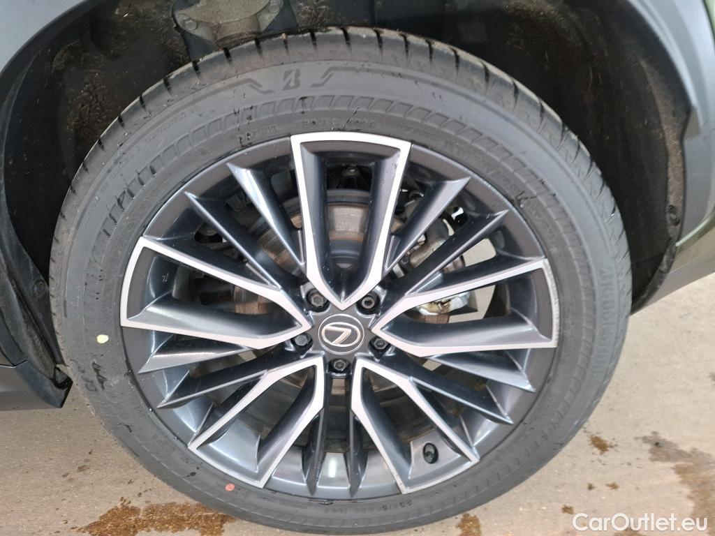  Lexus  NX LEXUS  / 2021 / 5P / SUV 450H+ 4WD Executive #8