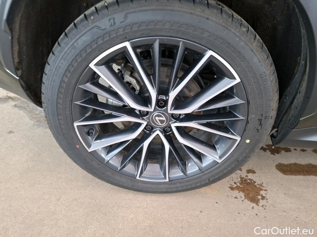  Lexus  NX LEXUS  / 2021 / 5P / SUV 450H+ 4WD Executive #9