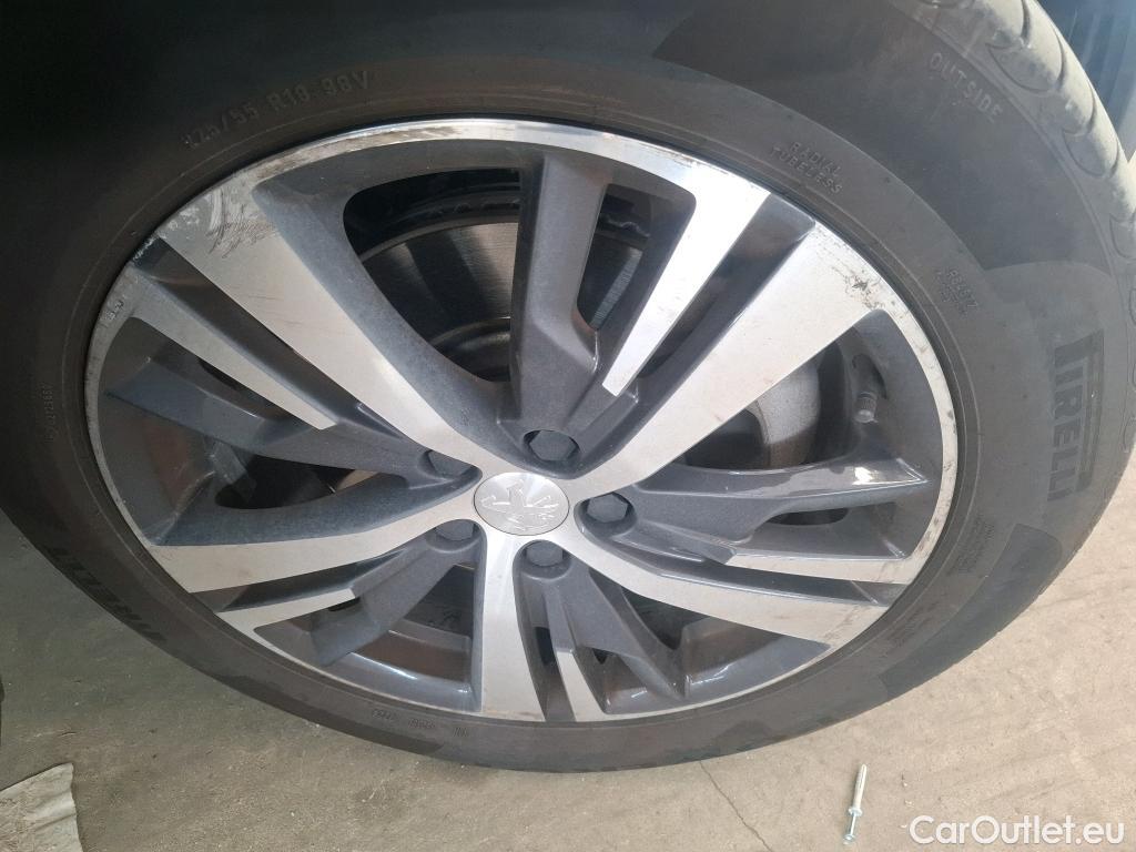  Peugeot  3008 PEUGEOT  / 2020 / 5P / SUV 1.6 HYBRID 225 E-EAT8 Allure #33