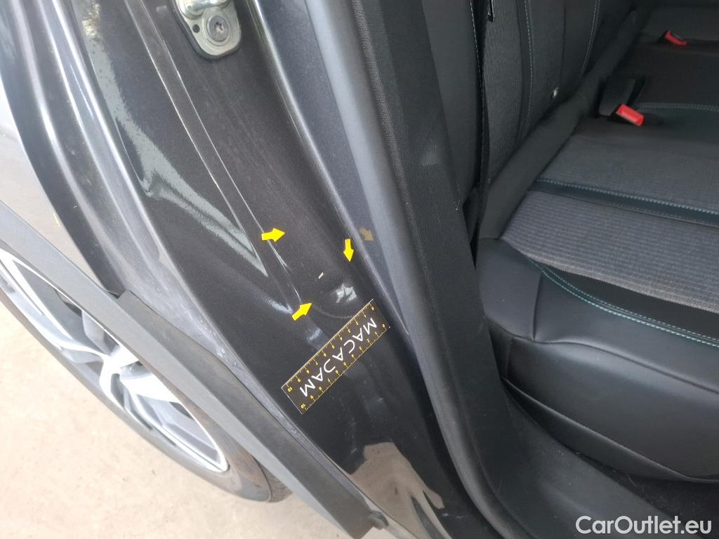  Peugeot  3008 PEUGEOT  / 2020 / 5P / SUV 1.6 HYBRID 225 E-EAT8 Allure #39