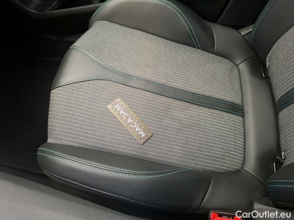  Peugeot  3008 PEUGEOT  / 2020 / 5P / SUV 1.6 HYBRID 225 E-EAT8 Allure #44
