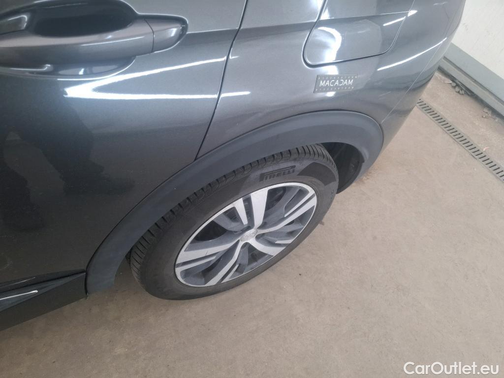  Peugeot  3008 PEUGEOT  / 2020 / 5P / SUV 1.6 HYBRID 225 E-EAT8 Allure #27