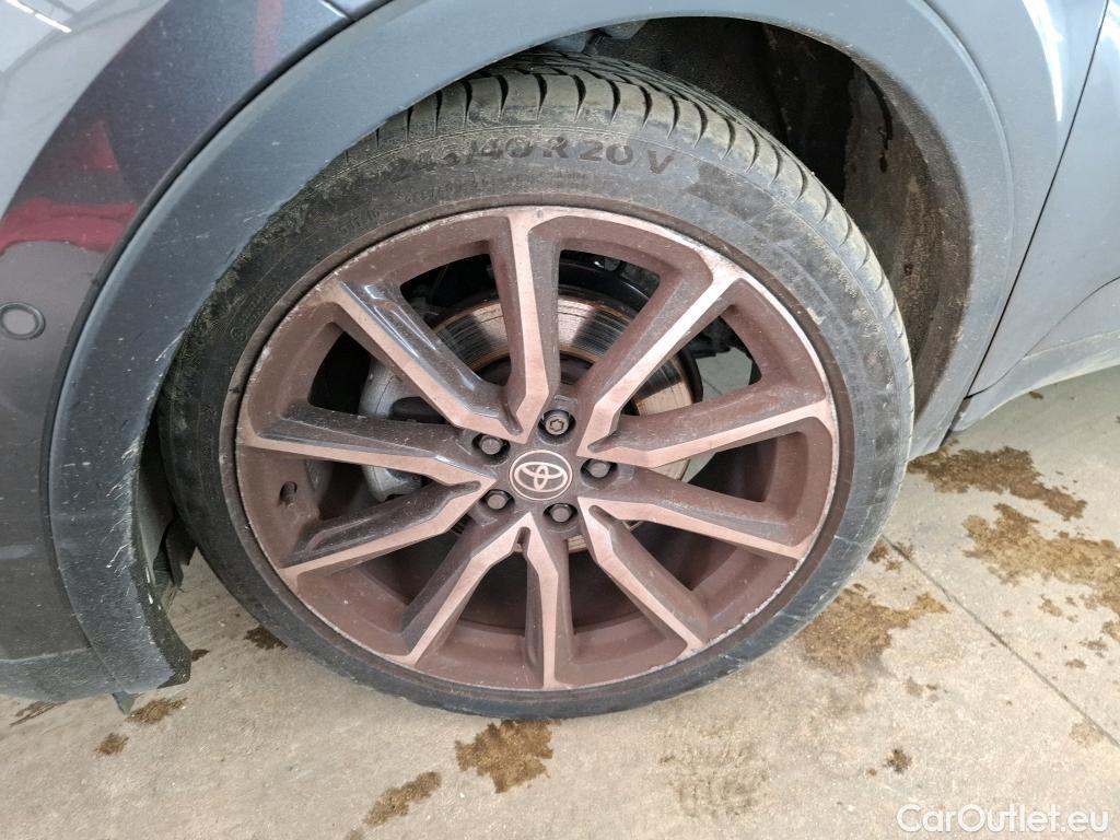  Land Rover  Discovery TOYOTA C-HR / 2023 / 5P / SUV 2.0 Hybride 200 GR Sport Premiere #3