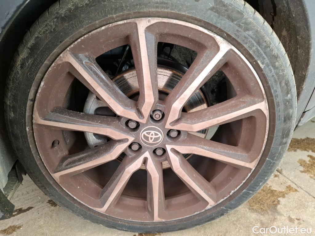  Land Rover  Discovery TOYOTA C-HR / 2023 / 5P / SUV 2.0 Hybride 200 GR Sport Premiere #4