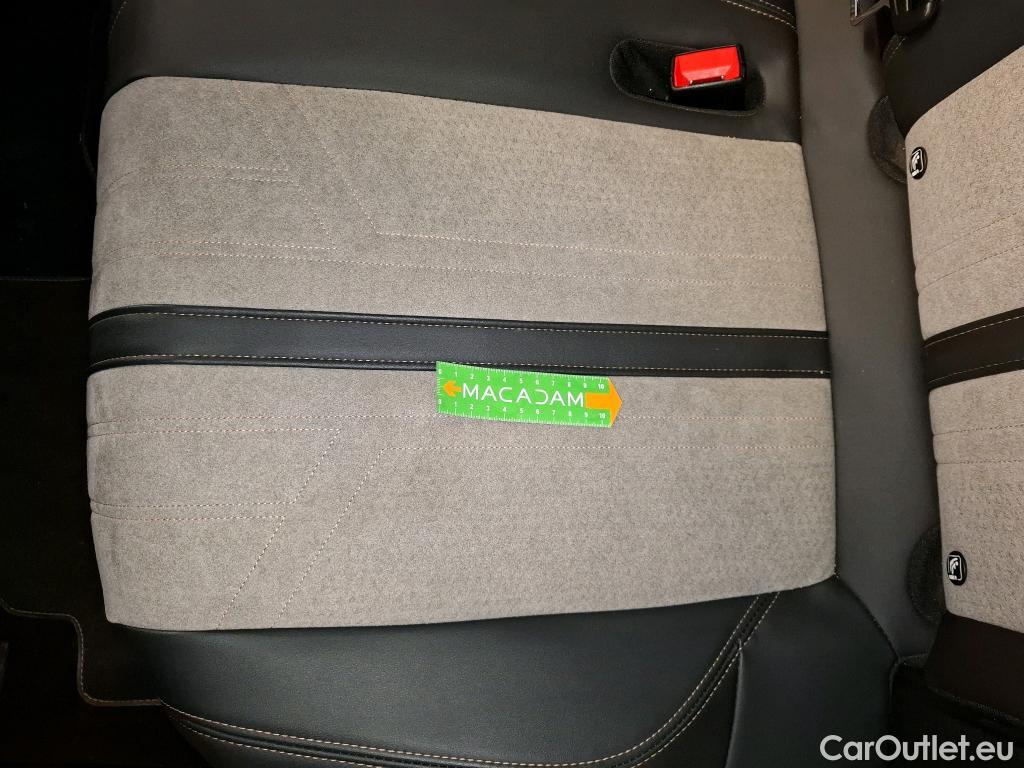  Peugeot  3008 PEUGEOT  / 2020 / 5P / SUV 1.6 HYBRID 225 E-EAT8 GT Pack #42