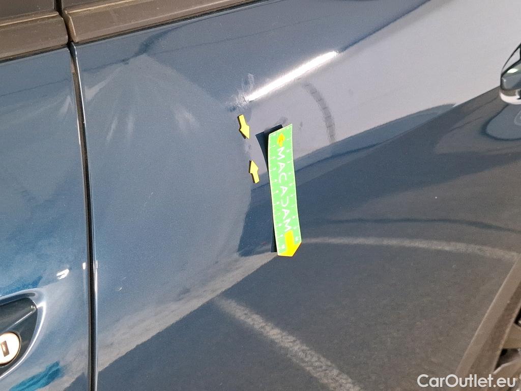  Peugeot  3008 PEUGEOT  / 2020 / 5P / SUV 1.6 HYBRID 225 E-EAT8 GT Pack #60