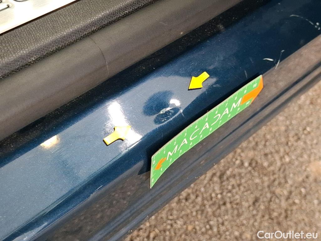  Peugeot  3008 PEUGEOT  / 2020 / 5P / SUV 1.6 HYBRID 225 E-EAT8 GT Pack #17