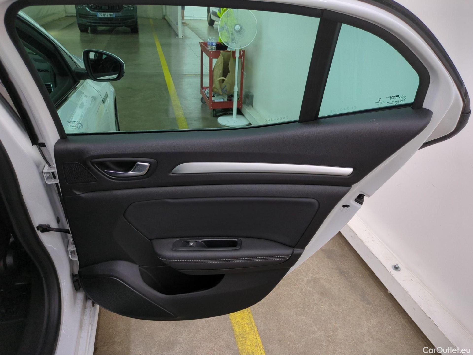  Renault  Megane RENAULT Mégane Berline / 2020 / 5P / Berline techno TCe 140 #20