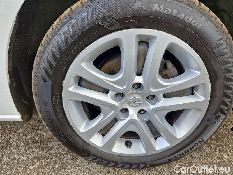 Opel  Astra  K Sports Tourer (2015) ST 1.5CDTi 77 Edition 5d #34