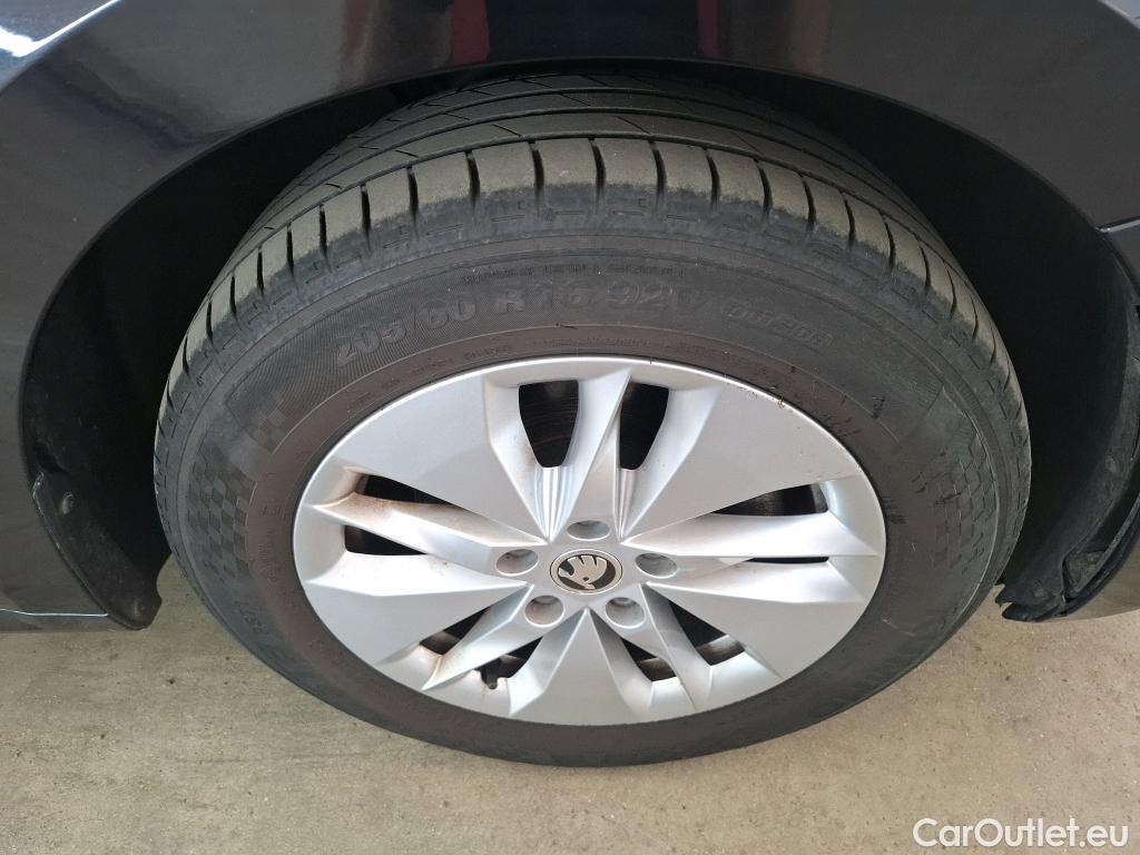  Skoda  Octavia  Berline Business 2.0 TDI 150CV BVA7 E6d #48