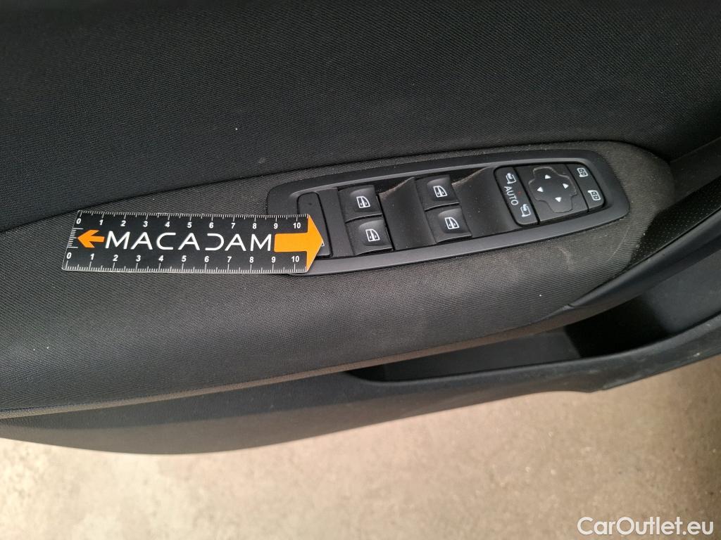  Renault  Megane Mégane Berline / 2020 / 5P / Berline evolution TCe 140 / TRANSFO VP/VF #42