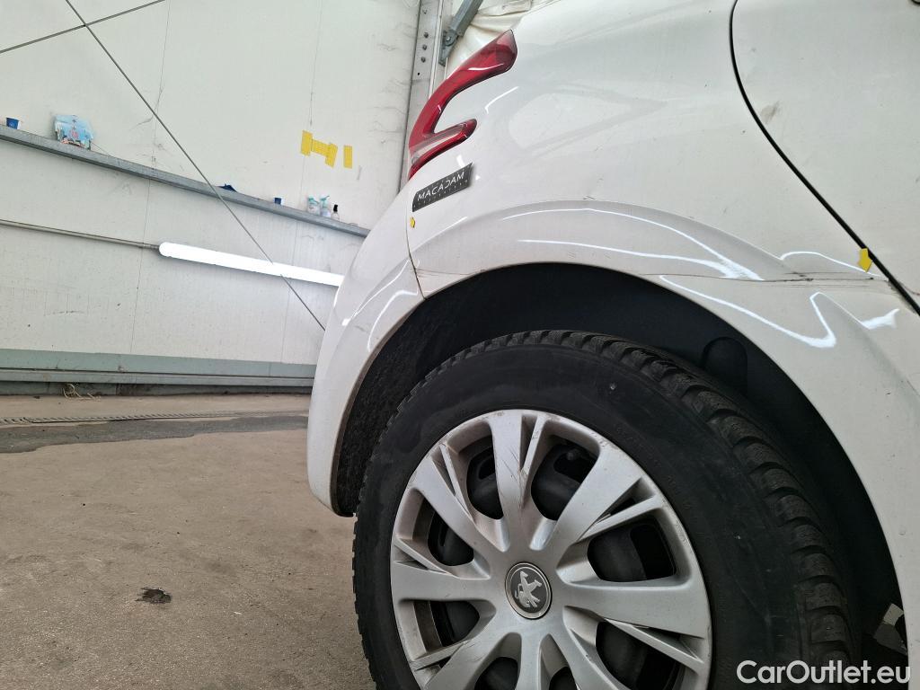  Peugeot  208  Affaire Premium Pack 1.2 80CV BVM5 E6dT #21