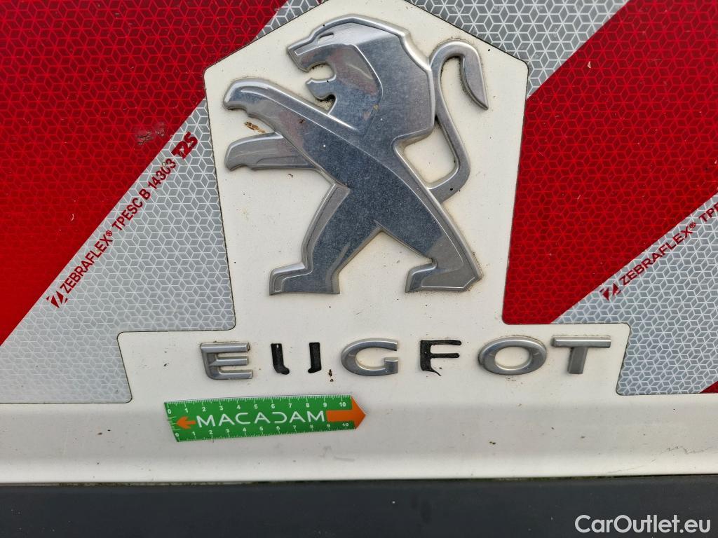  Peugeot  Boxer  Fourgon Surélevé 333 L2H2 Premium BlueHDi 140 Stop&Start 140CV BVM6 #105