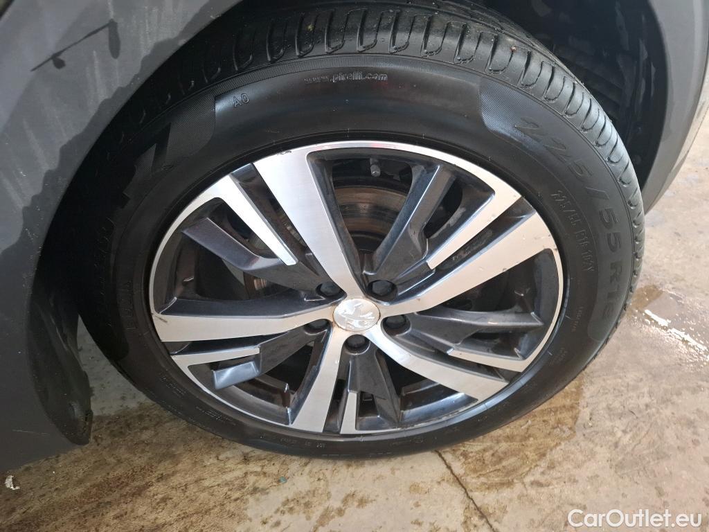  Peugeot  5008  Allure 1.2 PureTech 130CV BVM6 E6d #40
