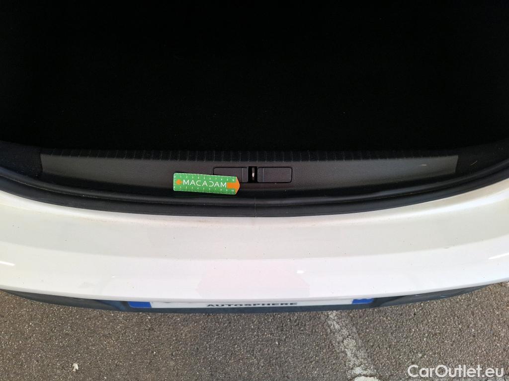  Peugeot  208 PEUGEOT  / 2023 / 5P / Berline PureTech 100 S&S Active #32