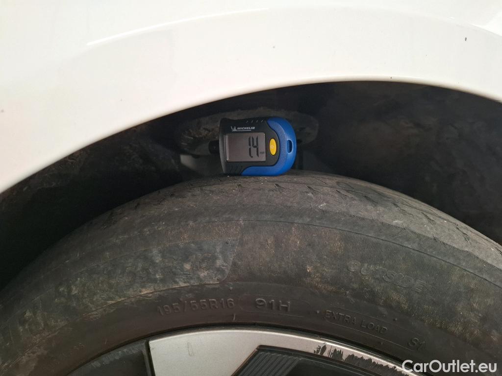  Peugeot  208 PEUGEOT  / 2023 / 5P / Berline PureTech 100 S&S Active #10