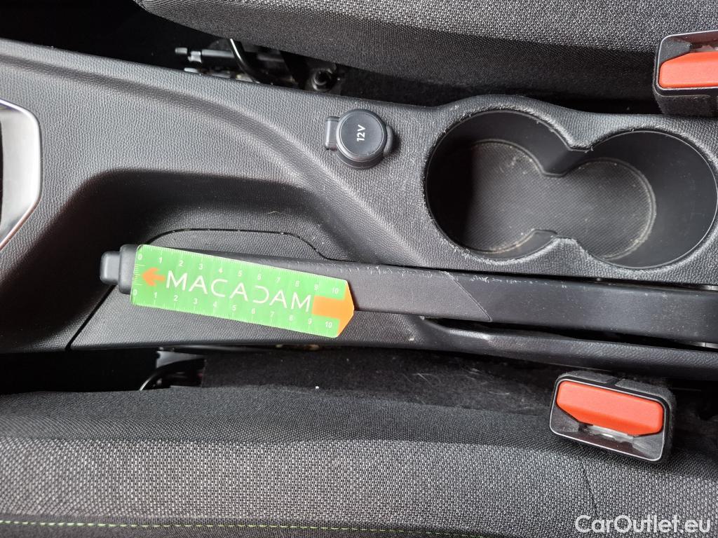  Peugeot  208 PEUGEOT  / 2023 / 5P / Berline PureTech 100 S&S Active #8