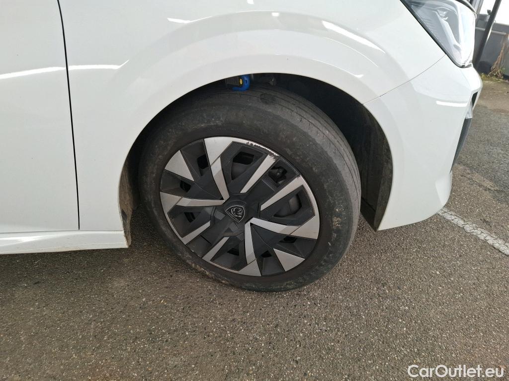  Peugeot  208 PEUGEOT  / 2023 / 5P / Berline PureTech 100 S&S Active #9