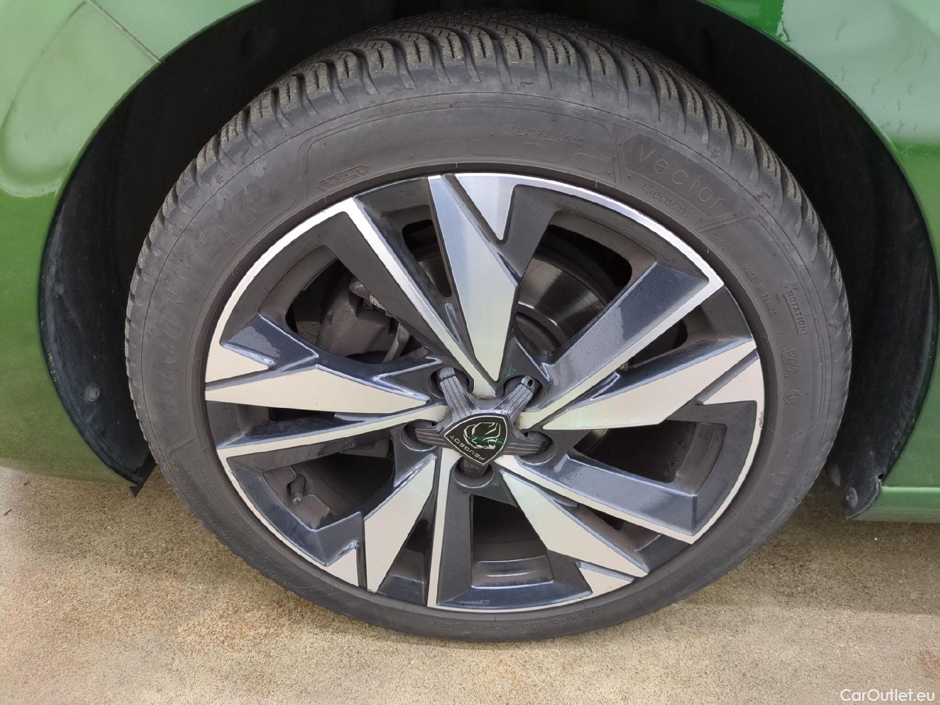  Peugeot  308  Allure 1.2 PureTech 130CV BVA8 E6d #16
