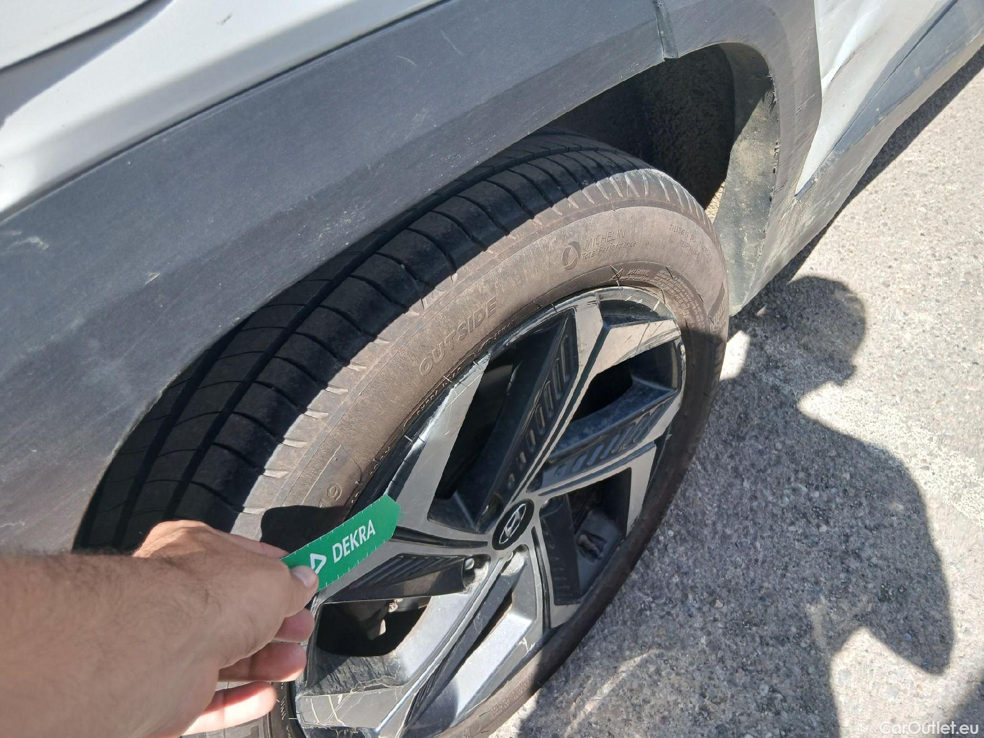  Hyundai  Tucson HYUNDAI  / 2020 / 5P / todoterreno 1.6 TGDI PHEV 195kW Maxx Auto 4X4 #55