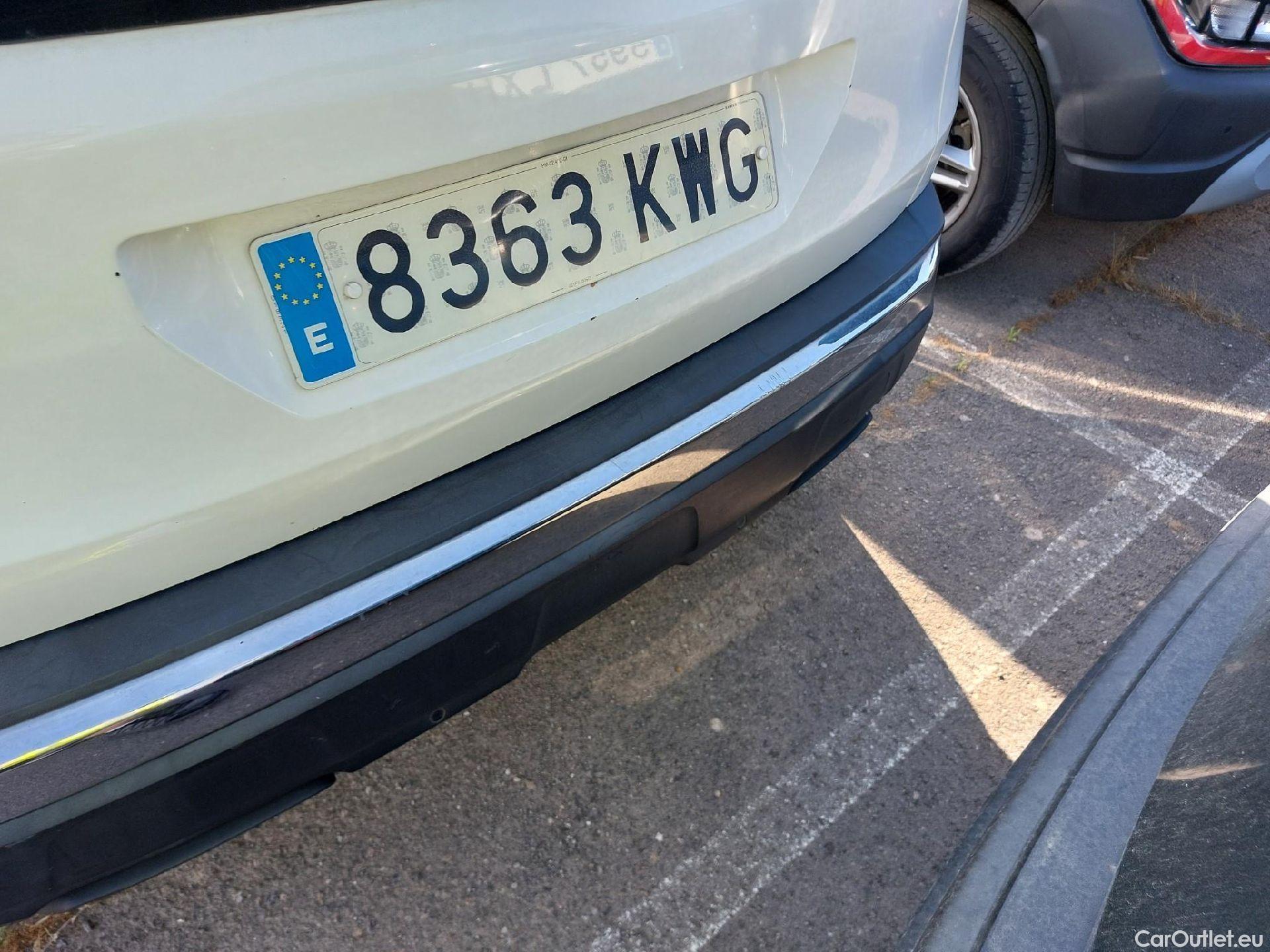  Peugeot  3008 PEUGEOT  / 2016 / 5P / todoterreno 1.5L BlueHDi 96kW (130CV) S&S Active (AC) #21