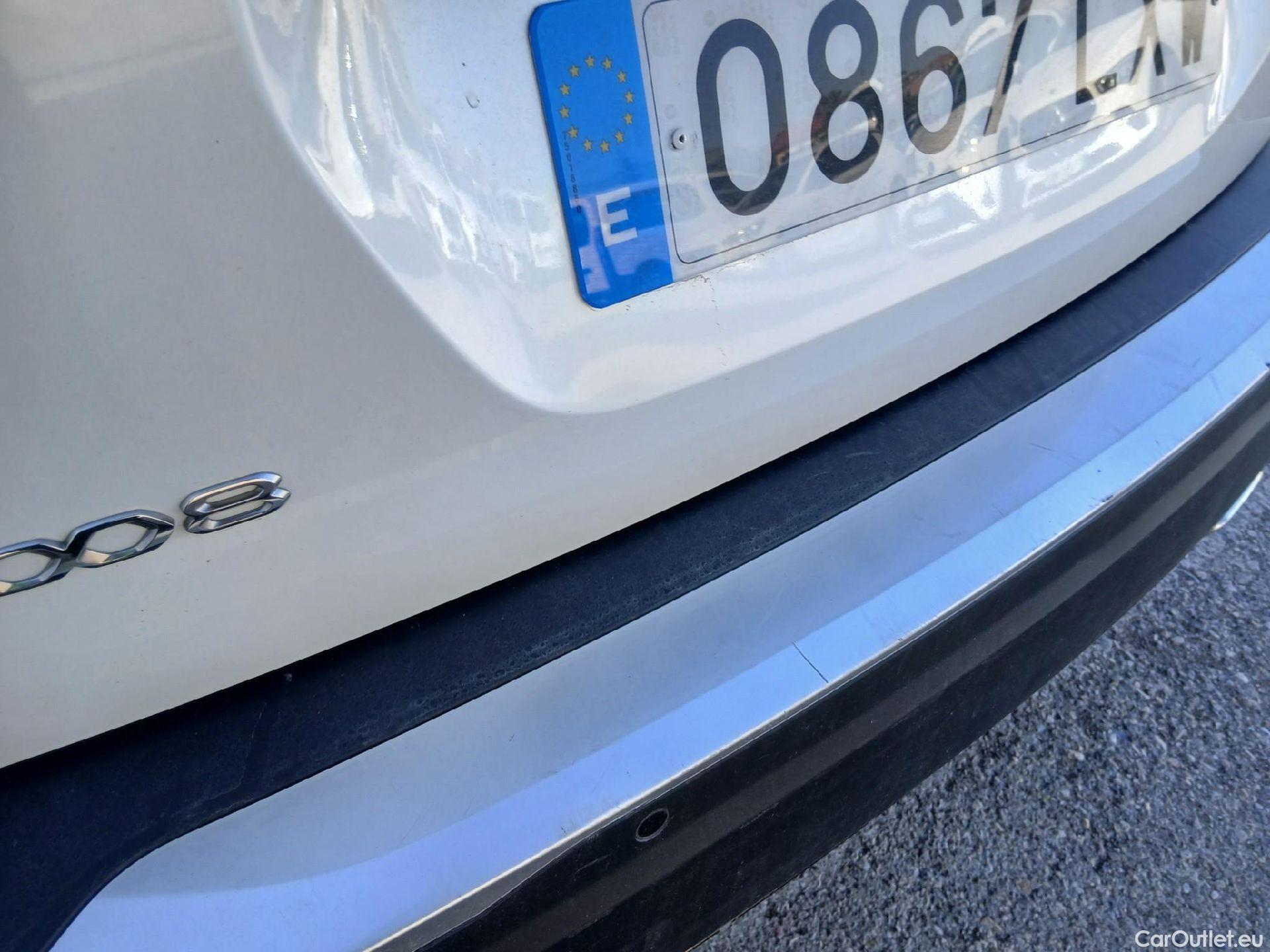  Peugeot  2008 PEUGEOT  / 2019 / 5P / todoterreno GT Pack Puretech 155CV S&S EAT8 #13
