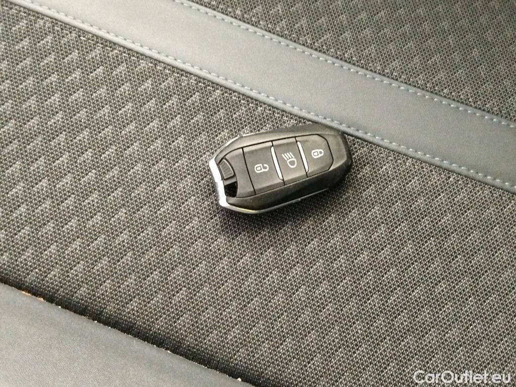  Peugeot  2008 PEUGEOT  / 2019 / 5P / todoterreno Allure BlueHDI 100 S&S BVM6 (AC) #2